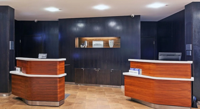 Courtyard Tulsa Woodland Hills, Забронировать Отель Талса Оклахома, рядом с Спортивный комплекс All Star