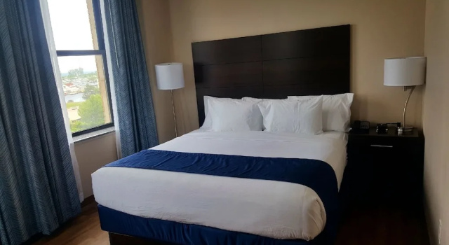 Четырёхместный номер Standard Ariel Broadway Hotel