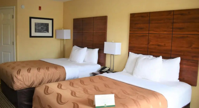 Четырёхместный номер Standard Цокольный этаж Quality Inn Scottsboro US-72-Lake Guntersville Area