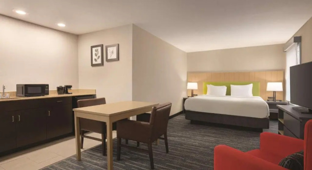 Люкс Country Inn & Suites by Radisson, Dunn I-95