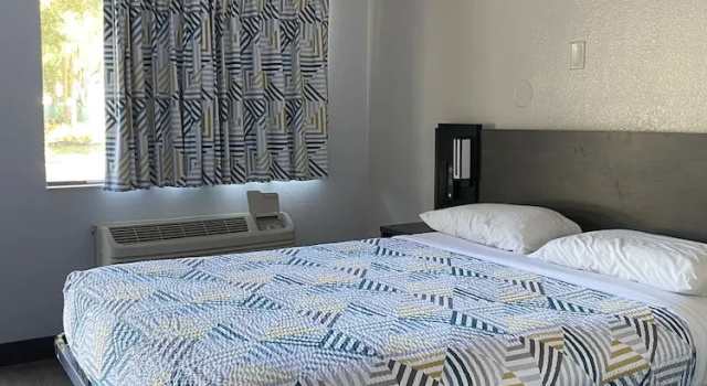 Двухместный номер Premium Motel 6-Lantana West Palm Beach, FL