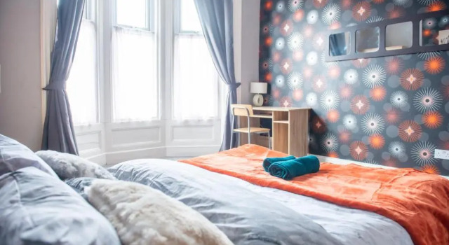 Апартаменты Delightful Central, Seaside Apartment-with free parking