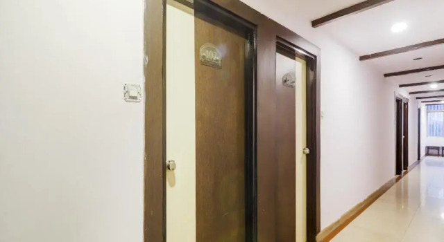 Hotel Hill Fort Inn, Забронировать Отель Хайдарабад Hyderabad Region, рядом с Археологический музей штата