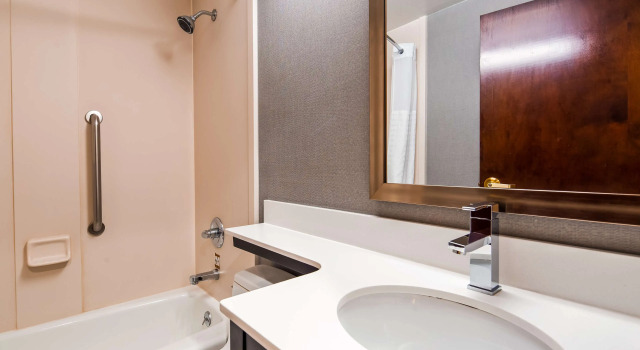 Четырёхместный номер Standard Best Western JFK Airport Hotel