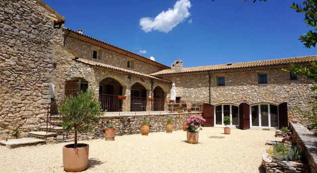 Villa With 4 Bedrooms in Simaine La Rotonde, With Shared Pool, Furnished Garden and Wifi, Prenota Villa Simiane-la-Rotonde Strada della Lavanda
