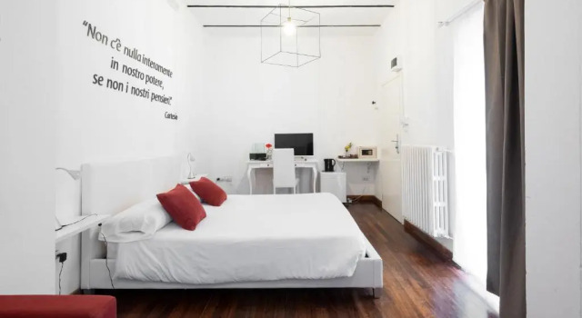 Standaard Eenpersoonskamer met balkon Ada Suites