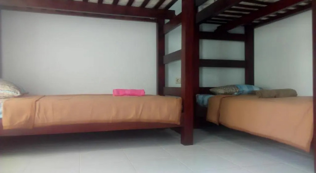 Bett im Wohnheim Ariata Arya Hostel