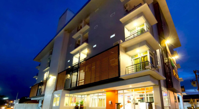 The Room Service Apartment, Varaa Huoneisto Hotellit North-Eastern Thailand pysäköinnillä, Pysäköinti