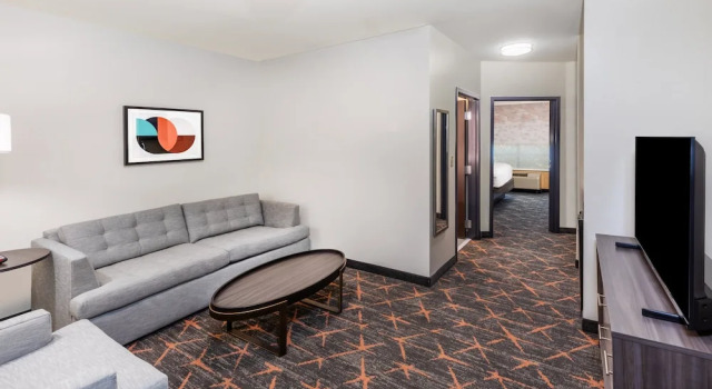 Люкс c 1 комнатой Holiday Inn Hotel & Suites Tulsa South by IHG