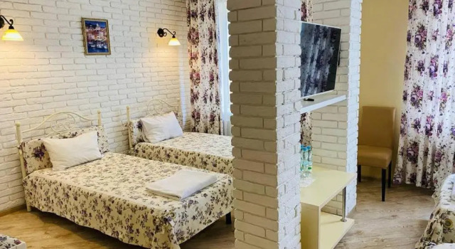 Четырёхместный номер Standard Green Hall Hotel