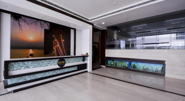 OYO Premium JHV Mall Cantonment