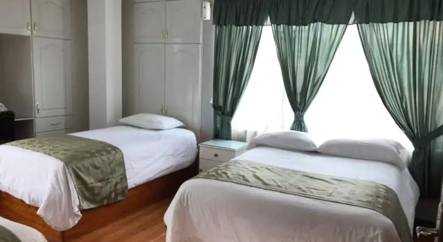 Hostal Humbertina, Varaa Hotelli Gualaceo Kanyar