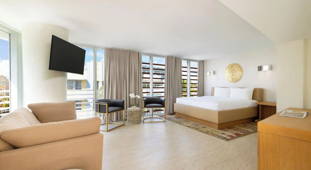 Двухместный полулюкс c 1 комнатой с балконом Collins Court South Beach