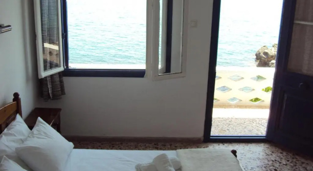 Chrisopetro, Book Hotel Marathokampos Samos
