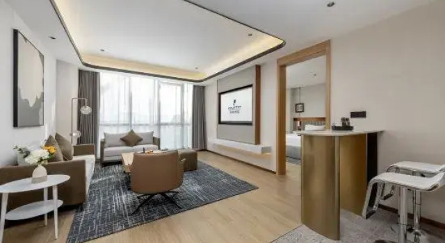 Люкс Country Inn & Suites by Radisson Hotel (Nanchang West Railway Station Guotizhongxin Subway Station)