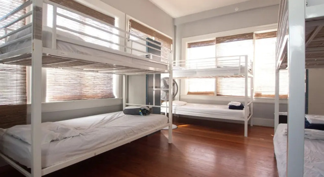Кровать в общем номере HI Houston Hostel