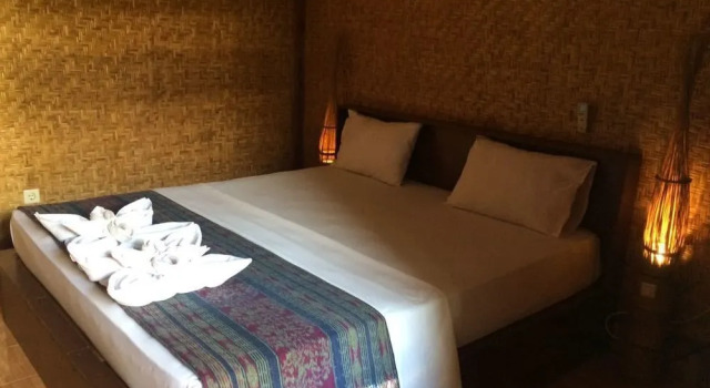 Coral Beach Pizza Cottages