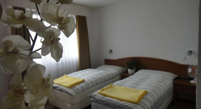 Hotel Du Quai, Varaa Hotelli Villeneuve 