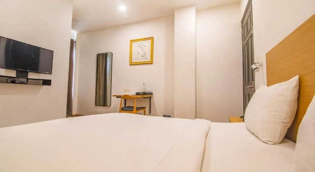 Fabhotel Kingston House