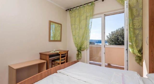Stunning Apartment in Supetarska Draga With Sauna, Wifi and 2 Bedrooms
