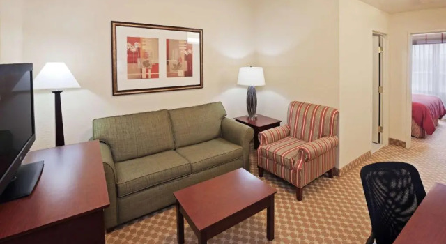 Двухместный люкс c 1 комнатой Country Inn & Suites by Radisson, Tulsa, OK