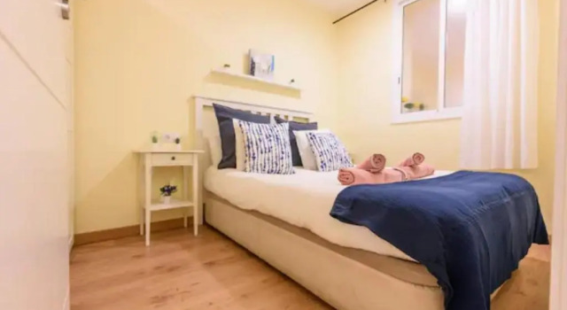RamblasRentals Chic & Spacious Flat Pool Table 15M Ramblas - Parking - Wifi, Забронировать Отель Сантс-Монжуик , рядом с Парк скульптур