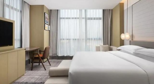 Люкс Premier Home2 Suites by Hilton Changsha Lugu