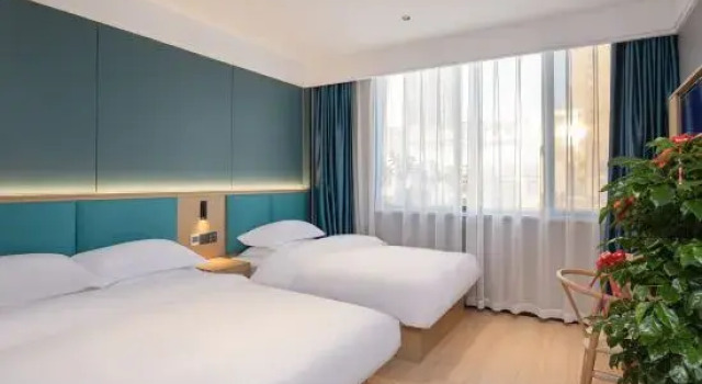 Qingmu Hotel (Nanjing Tanqiao Commercial Street Kening Road Subway Station Branch)