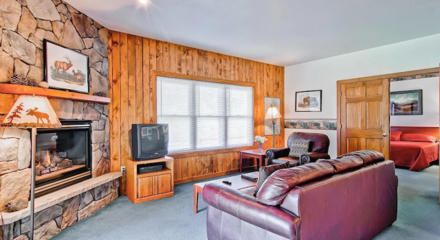 Black Canyon Inn Unit B3, Забронировать Апартаменты/квартира Отели Эстес-Парк с парковкой, рядом с Lake Estes 9-Hole Golf Course, Парковка