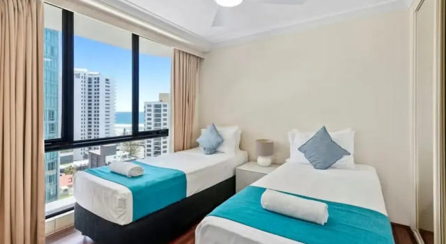 Номер Standard с 2 комнатами с балконом и с видом на океан Aegean Apartments Surfers Paradise