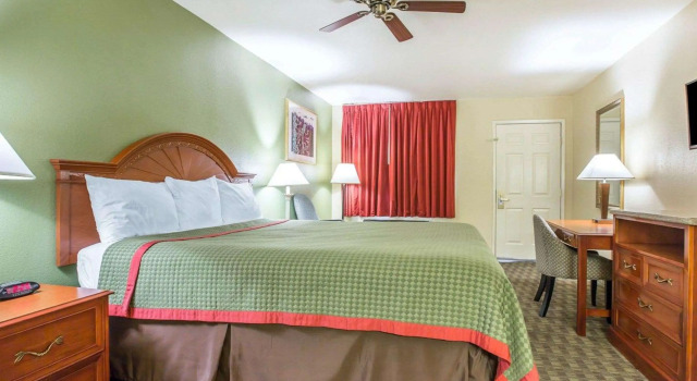 Двухместный номер Standard Rodeway Inn Delano