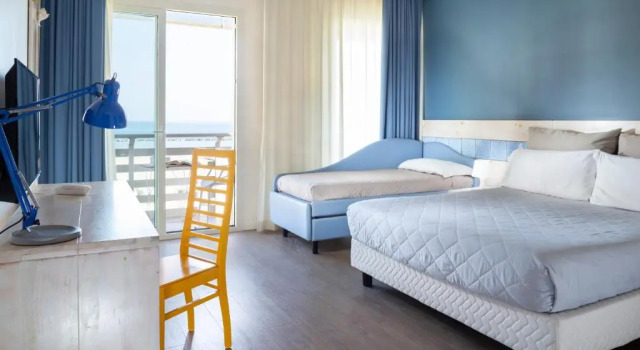 Трёхместный номер Standard с видом на море Hotel LaMorosa