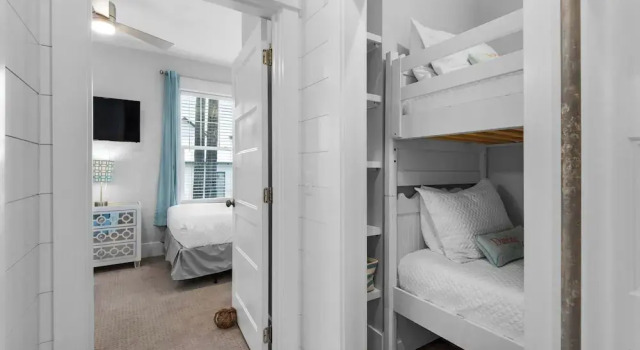 Best of Both Worlds: Pool, Golf Cart, Nearby Attractions & Steps to Beach!