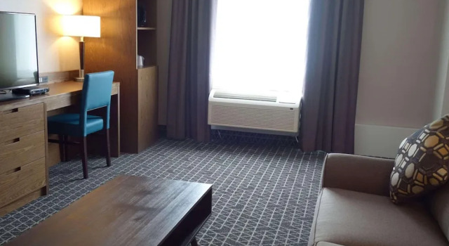 Люкс Park Inn by Radisson Brampton, ON