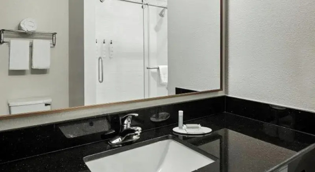 Двухместный люкс c 1 комнатой Fairfield Inn & Suites by Marriott Columbus East