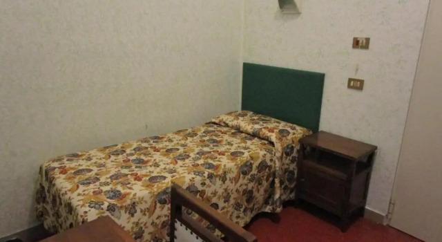 Casa S. Giuseppe di Cluny, Забронировать Отель «постель и завтрак» Рионе Монти Рим, рядом с Вокзал Термини