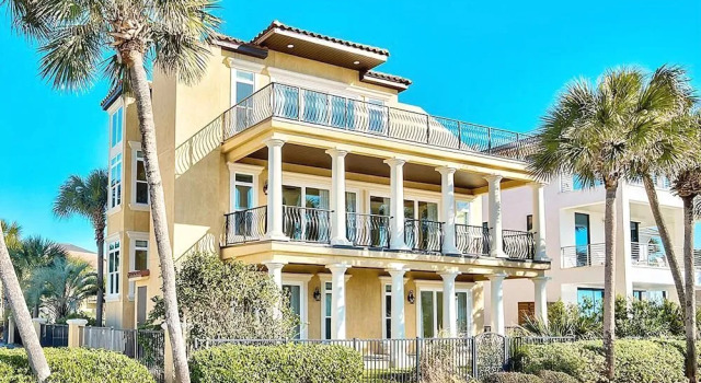 Sea Span 6 Bedroom Holiday Home by Five Star Properties