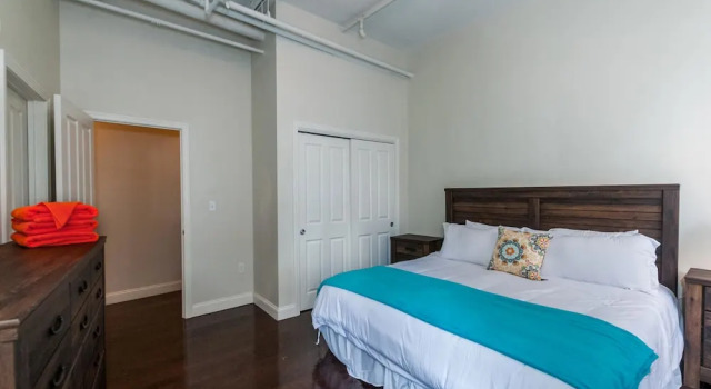 BOS001 2 Bedroom Apartment By Senstay, Rezerwuj Apartament East Boston Boston