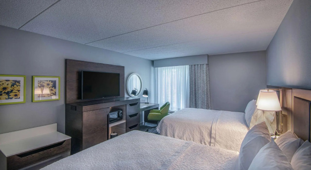 Четырёхместный номер Standard Hampton Inn Waldorf