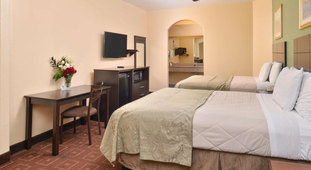 Четырёхместный номер Standard Americas Best Value Inn-Baytown