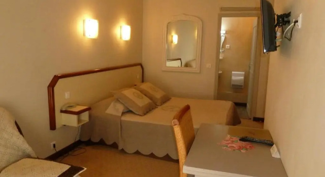 Номер Superior Logis Hôtel La Farigoule
