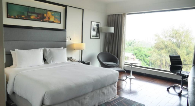Двухместный номер Premium Crowne Plaza Pune City Centre by IHG