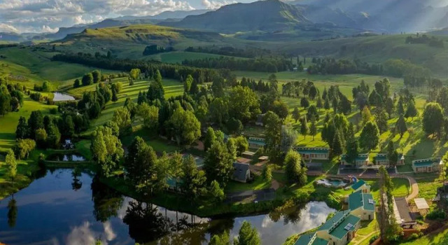 Кровать в общем номере Gooderson Monks Cowl Golf Resort