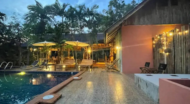 Bamboo Hideaway, Bungalows with Private Pool