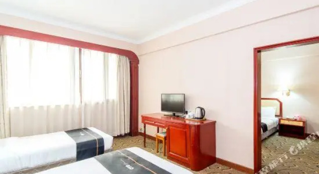 Guofeng Hotel, Rezerwuj Hotel Hotele w Shenzhen z parkingiem, Parking