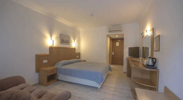 Двухместный номер Standard с балконом и с видом на сад Belcehan Hotel