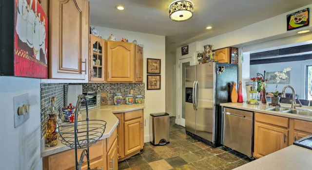 Коттедж с 3 комнатами Pet-friendly Oasis w/ Deck & Fire Pit in Bokeelia!