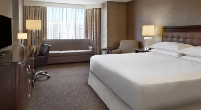 Двухместный клубный номер Standard Sheraton Parkway Toronto North Hotel & Suites