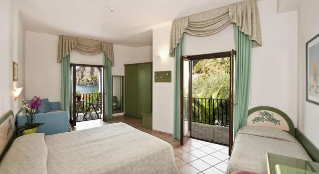 Standard Vierer Zimmer Hotel Gabbiano