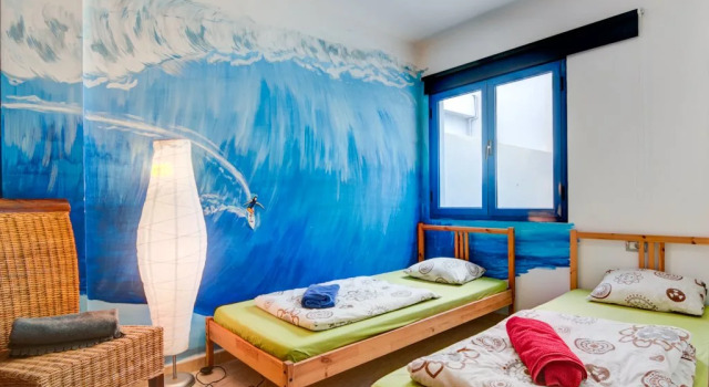 Red Star Surf - Hostel, Book Hostel / Vandrerhjem Hostels i Lanzarote, Hostel / Vandrerhjem